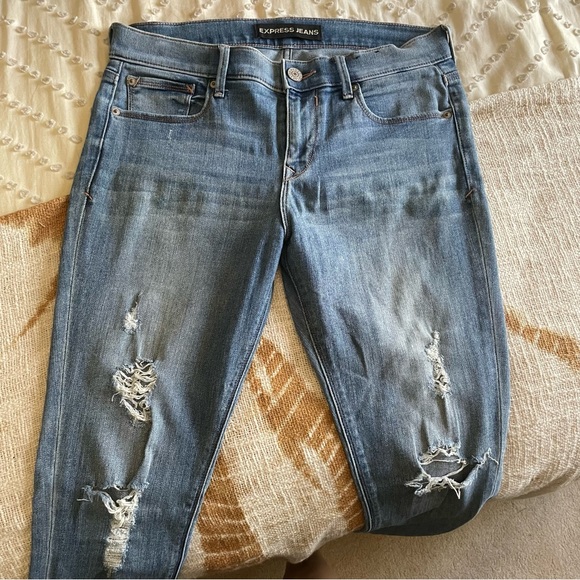 Express Mid Rise Cropped Legging Released Hem Distressed Denim Jeans - Picture 2 of 4